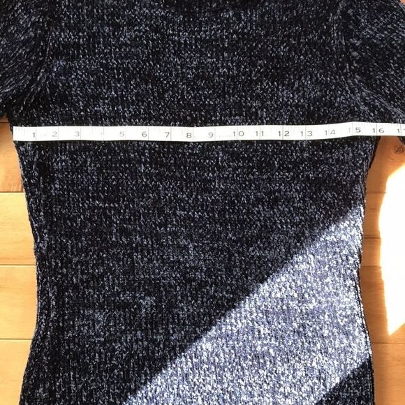 Dynamite knitted / back opened velvet dress - Picture 7 of 9